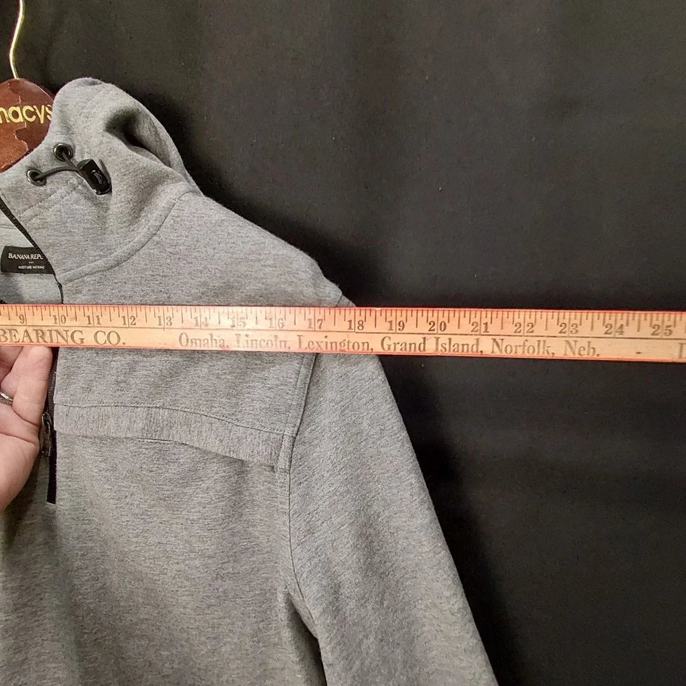 Banana Republic Medium Moisture Wicking Bungee Hoodie Grey Quarter Zip Pullover